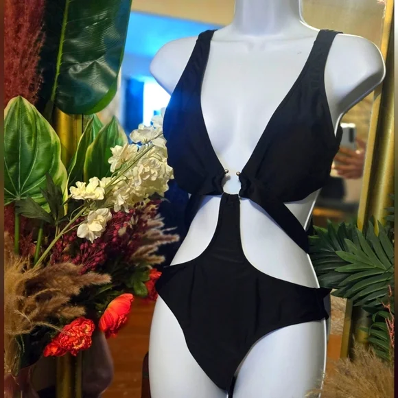 Sexy Cross 1 pc Swimsuit