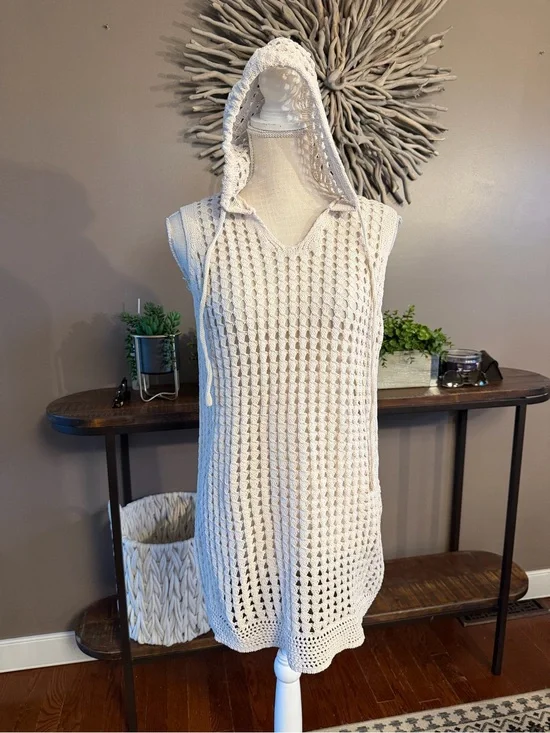 NWT‎ Nicole Miller Artelier Crochet Swim cover in cream