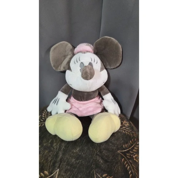 Disney Hallmark Exclusive Classic‎ Minnie Mouse Plush Vintage style