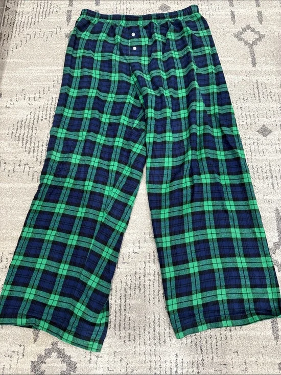 No Boundaries Green and Navy Plaid Lounge Pants