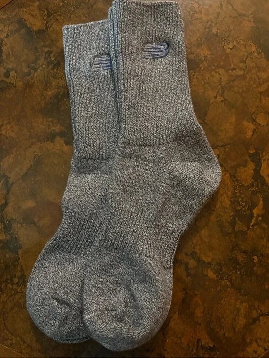 NWOT New Balance Men's Crew Athletic Socks in Heather Blue-Gray