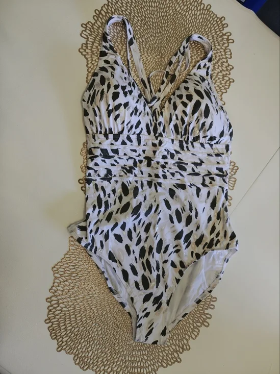 La Blanca Brushstroke Petals Print One-Piece Swimsuit NWT