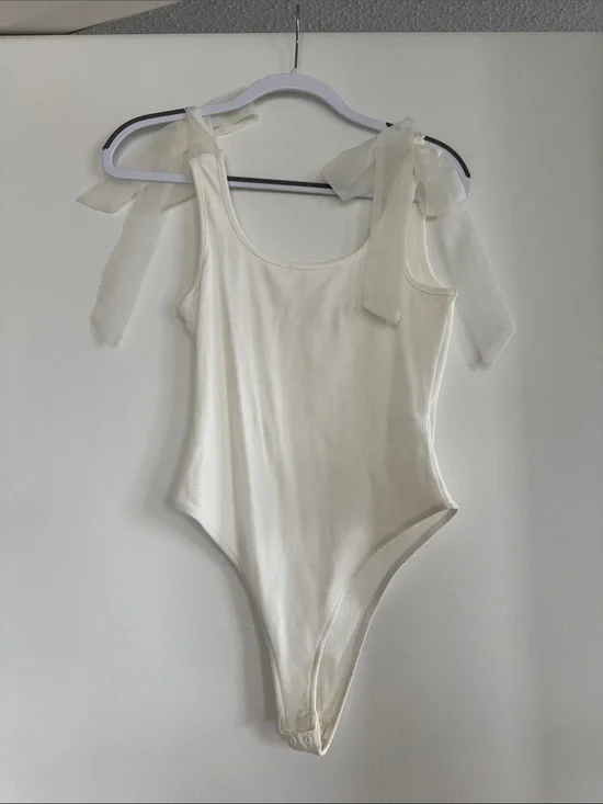 Adorable White Tie Bodysuit Size S