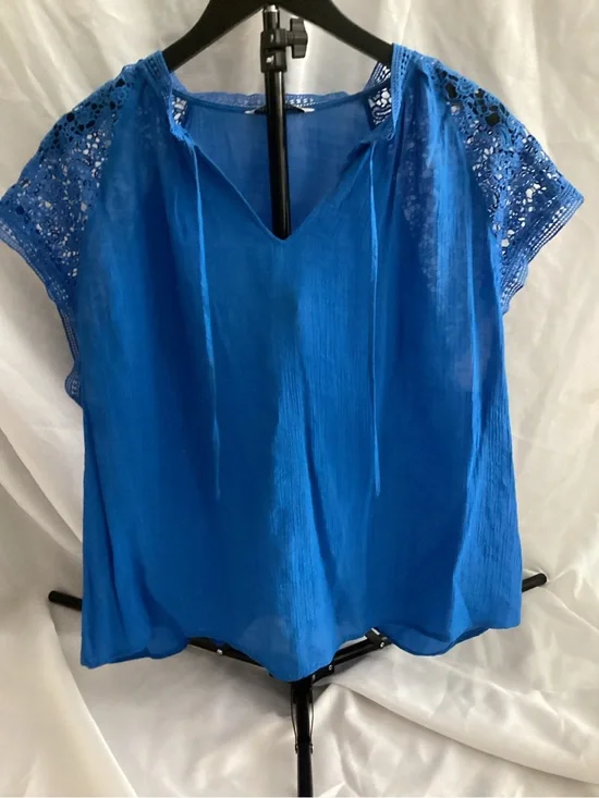 Zac & Rachel Royal Blue Crochet Cap Sleeve V-Neck Blouse