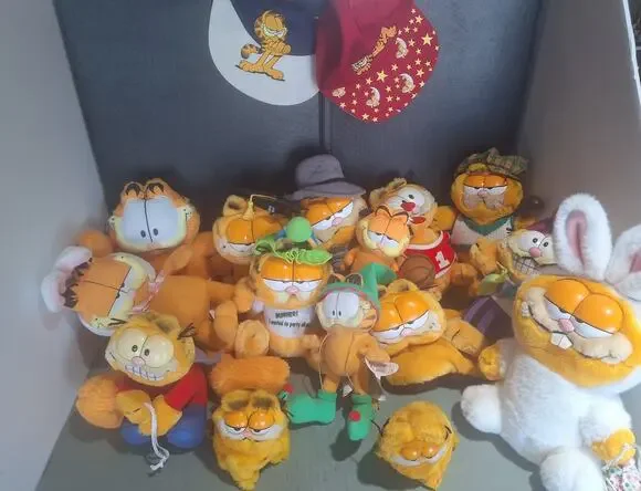Vintage Garfield Collection Lot 16 Dakin 1981 Costume Plush PAWS Hats Mixed Era