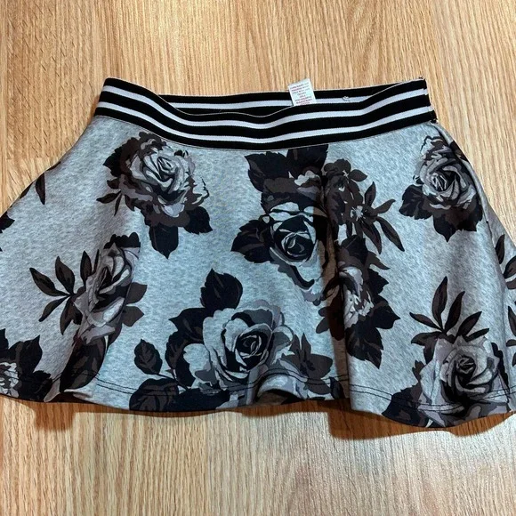 Justice black‎ and grey floral skort 5