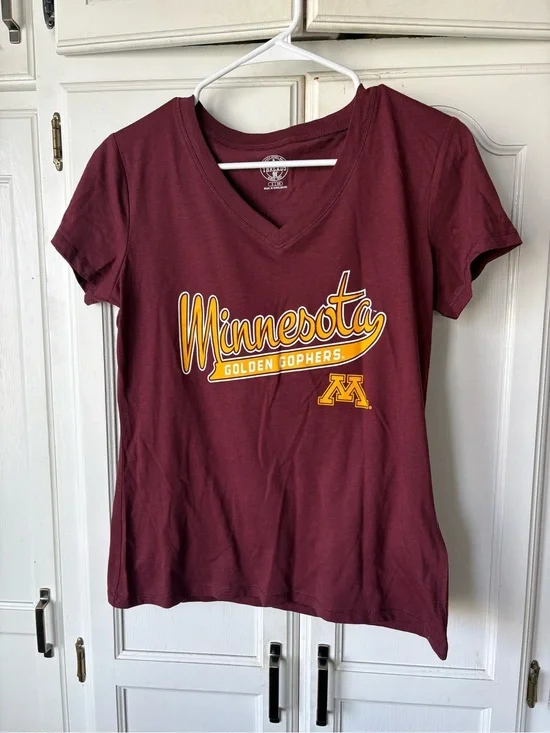 Rivalry Threads Maroon V-Neck Minnesota Golden Gophers Tee with Gold Logo