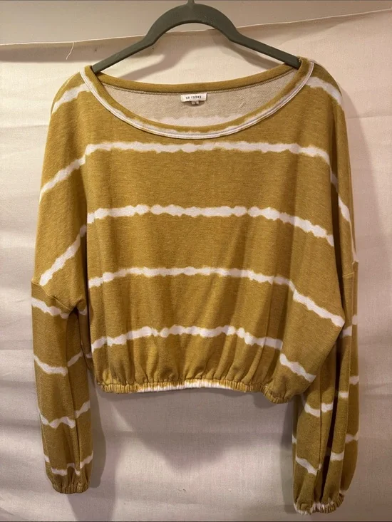 en crème Collection Mustard Striped Cropped Long-Sleeve Top