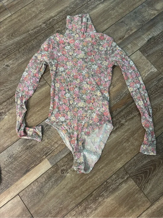 H&M Floral Long-Sleeve Turtleneck Bodysuit in Pink and Cream