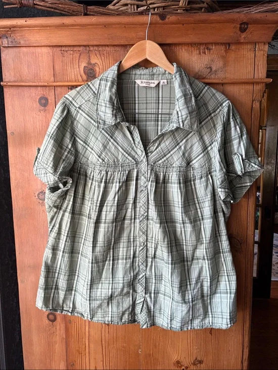 St. John's Bay Light Sage Plaid Button-Front Short Sleeve Shirt