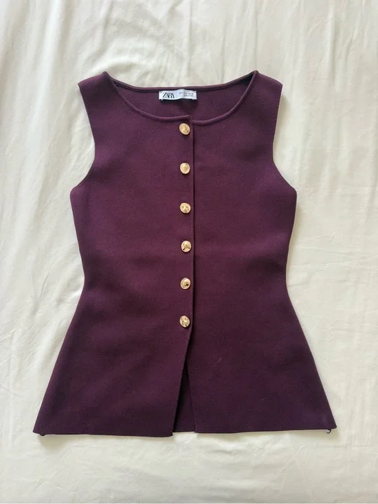 ZARA | Plum Sleeveless Knit Gold Button-Front Top | Small