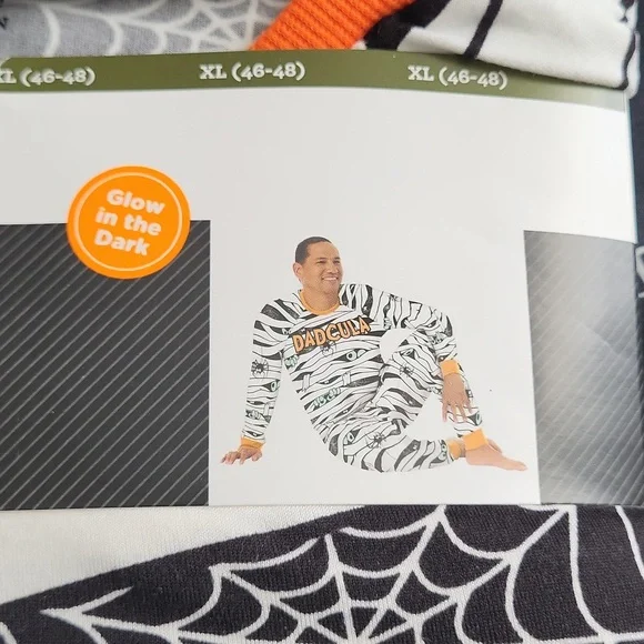 Final.price drop! Halloween PJ set Glow in the Dark - XL (46-48)