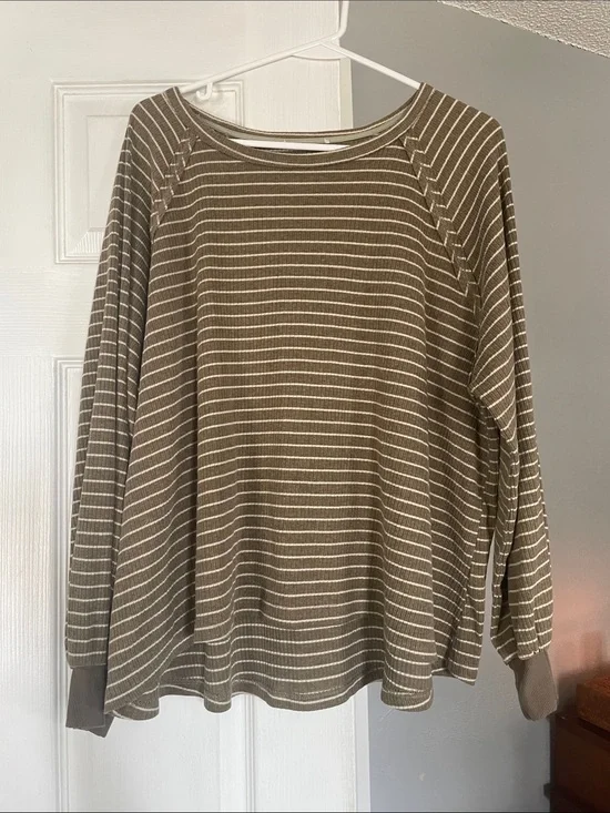 Loose flowy ribbed olive green striped top