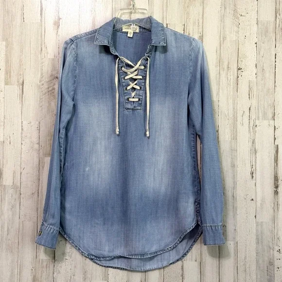 Cloth & Stone Chambray Top XS Blue Lace Up Neck Long Sleeve Blue Boho Trendy