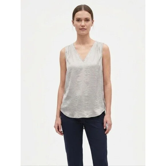 Banana Republic Silver Metallic Sleeveless V-Neck Blouse Medium Shine Ethereal