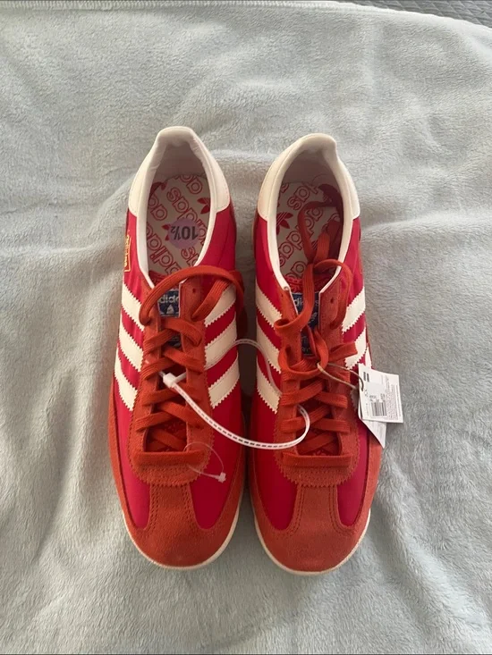 Men’s adidas Samba OG Red and White Retro Sneakers. Size 10 1/2