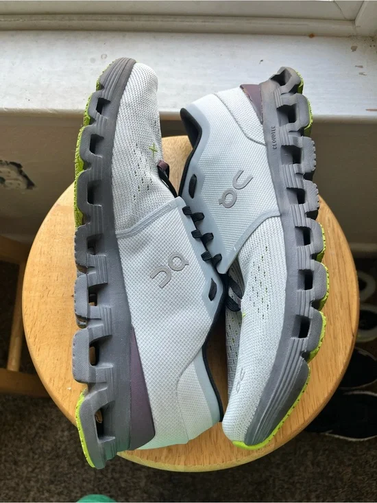 On Running Men’s Cloud X 4 Running Shoes in Light Gray with Lime Accents