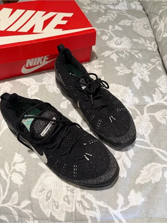Nike Men’s Black Knit Lace-Up Sneakers with Mint Floral Insole
