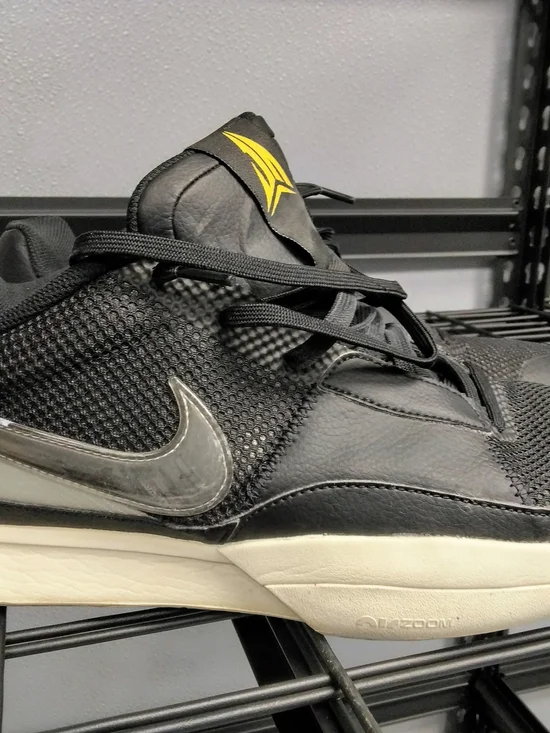 Nike Men’s Black Athletic Sneakers with Yellow Accent