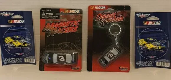 Lot Of 4 Dale Earnhardt Sr 2001 Magnetic Racers Nascar 2001 Keychain 2 Stickers