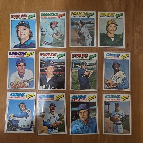 1977 Topps Baseball Cards in Plastic Sleeves‎ (lot of 25)
