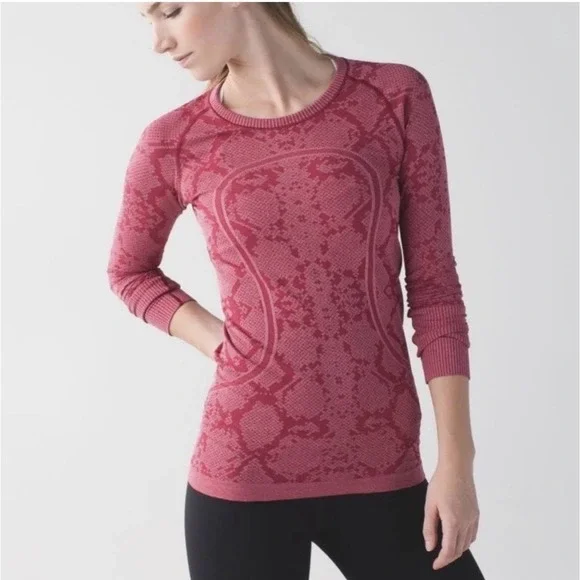 Lululemon Swiftly Tech Long Sleeve Crew Women Size 10 Berry Red Jacquard Camo
