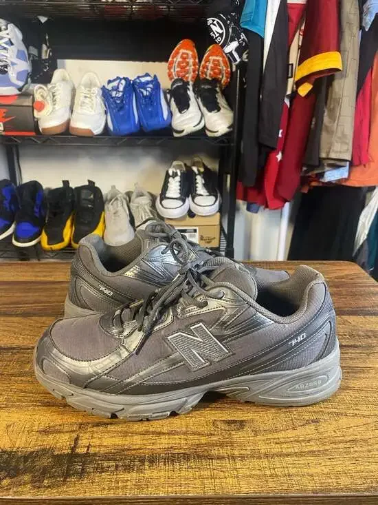 New Balance 740 Unisex Sneakers in Grey/Silver Metallic