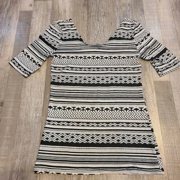 Capella large women's black and white aztec striped top new without tags