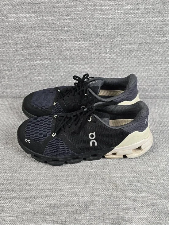 ON Cloudflyer Mens Running Shoes Black/White/Navy Sz 8.5
