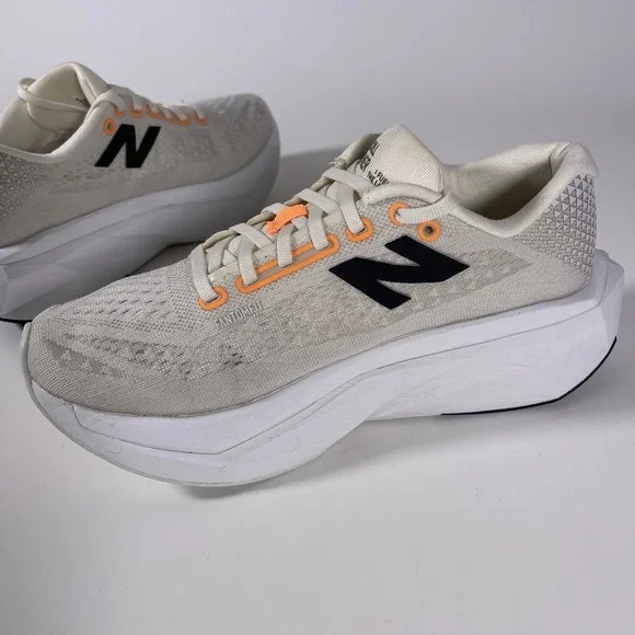 New Balance FuelCell SuperComp Trainer v3 Sea Salt/Red/Black, Women 9.5 Chunky