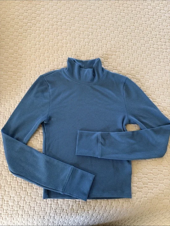American Eagle Mock Turtleneck Size Small
