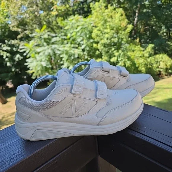 Size 8.5 - New Balance 928v3 Hook and Loop Bone‎