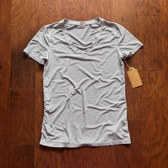 GapFit Gray White Striped Ruched Active Tee | Size Small