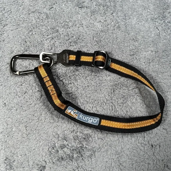 Kurgo Car Safety Tether for Dogs Connects Harness Directly to Seatbelt Buckle