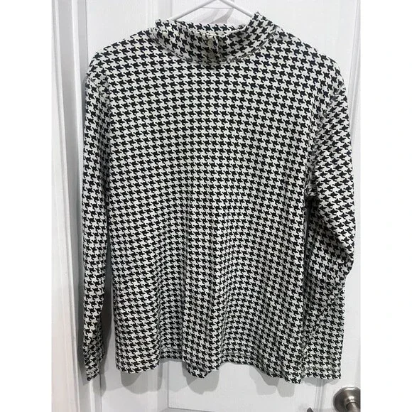 Women’s Black & White Houndstooth Long Sleeve Mock Neck Top – No Tag