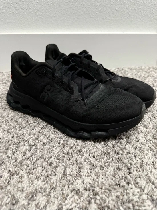 On Running Men’s Athletic Shoes in Black