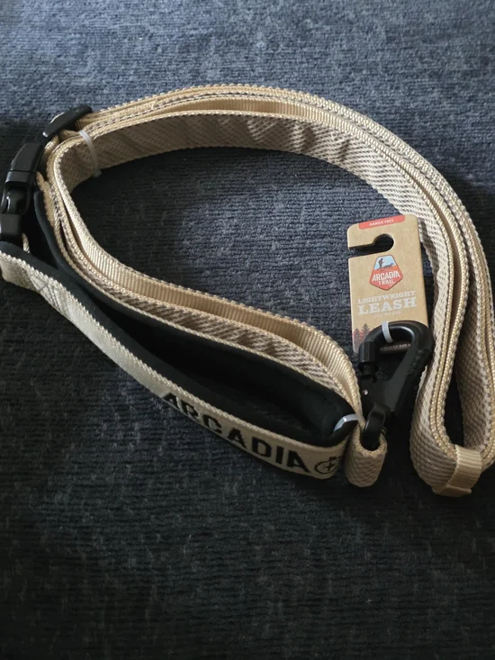 Arcadia Tan and Black Hands-Free Padded Dog Leash with Secure Clip Nwt