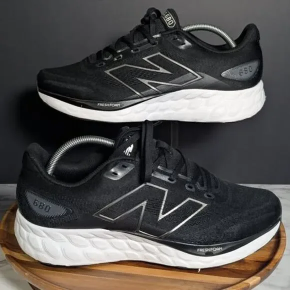 New balance M680 Black White Size 10.5 Men