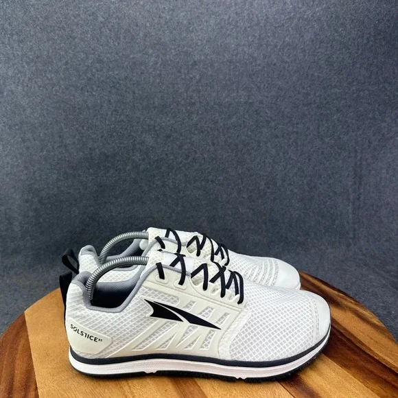 Altra Solstice XT Men's Size 9 White Mesh Running Sneakers Barely Worn