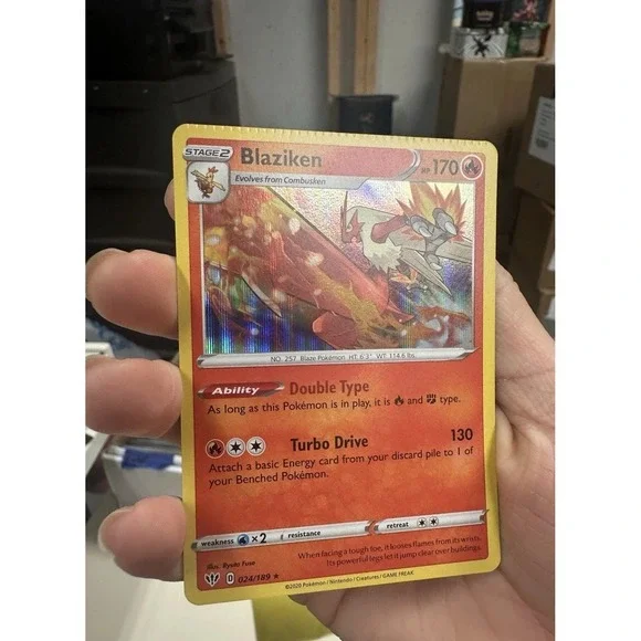 Blaziken 024/189 CRIMP ERROR!! SEE PICS! Swsh03: Darkness Ablaze Holo LP-Nm‎