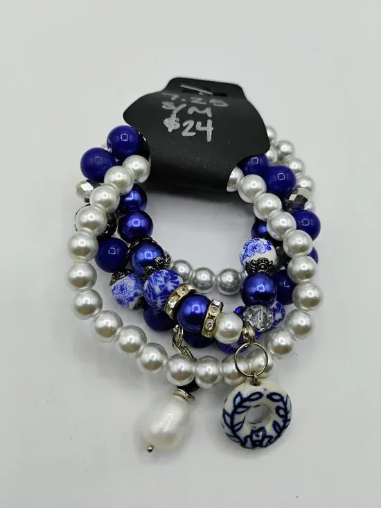 Blue and white 4 piece beaded bracelet size 7.25 - small/medium