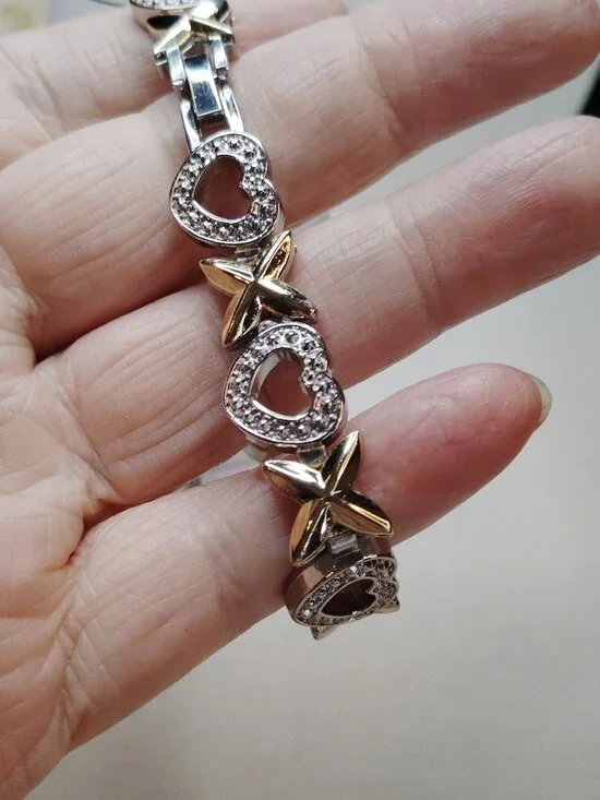 Vintage Two‑Tone “Hugs and Kisses” Bracelet – 7.5