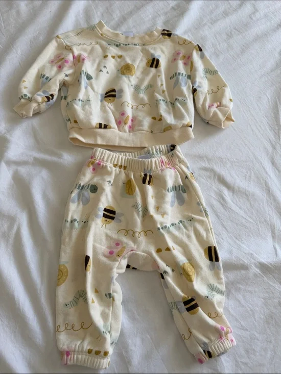 Old Navy Cream Bee & Flower Print Matching Set