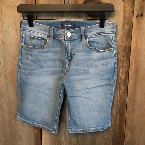 NWOT Old Navy Light Blue Wash Jean Shorts Size 14