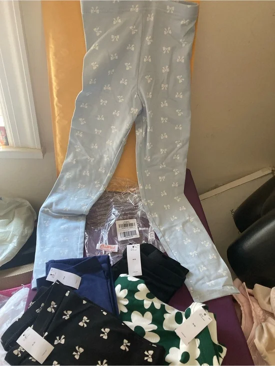 5 pairs of Old Navy Light Blue Leggings with White Bow Print size Medium/8