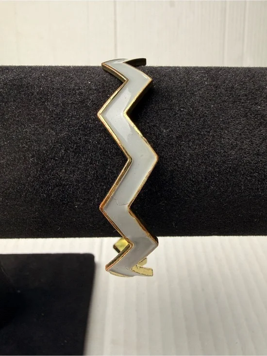 Vintage Zigzag Fashion Gold Tone Gray Enameled Bangle Bracelet