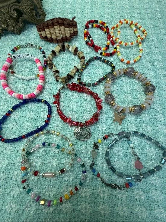 16 Piece Multicolor Beaded Bracelets Glass Wood Crystal Seed Bead Charms