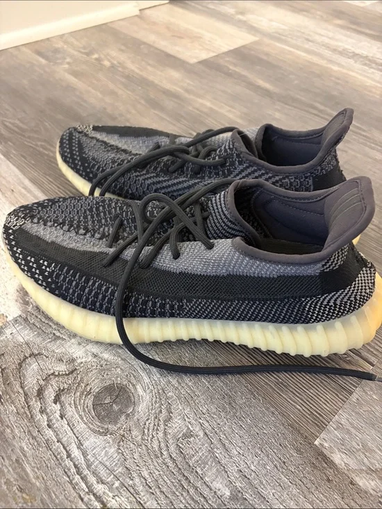 adidas Yeezy Boost 350 V2 Carbon 