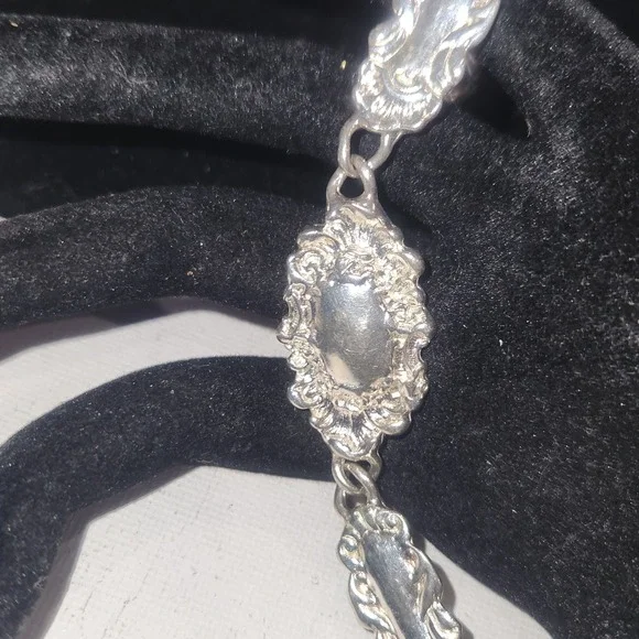 Silver‎ Tone Repousse Floral Scroll Link Toggle Bracelet premier design 6.5 Inch
