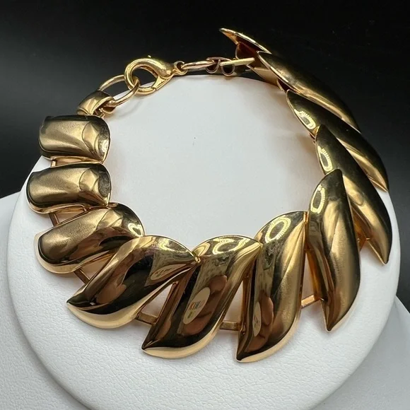 Vintage Gold-Tone Bracelet Sculpted Link Design